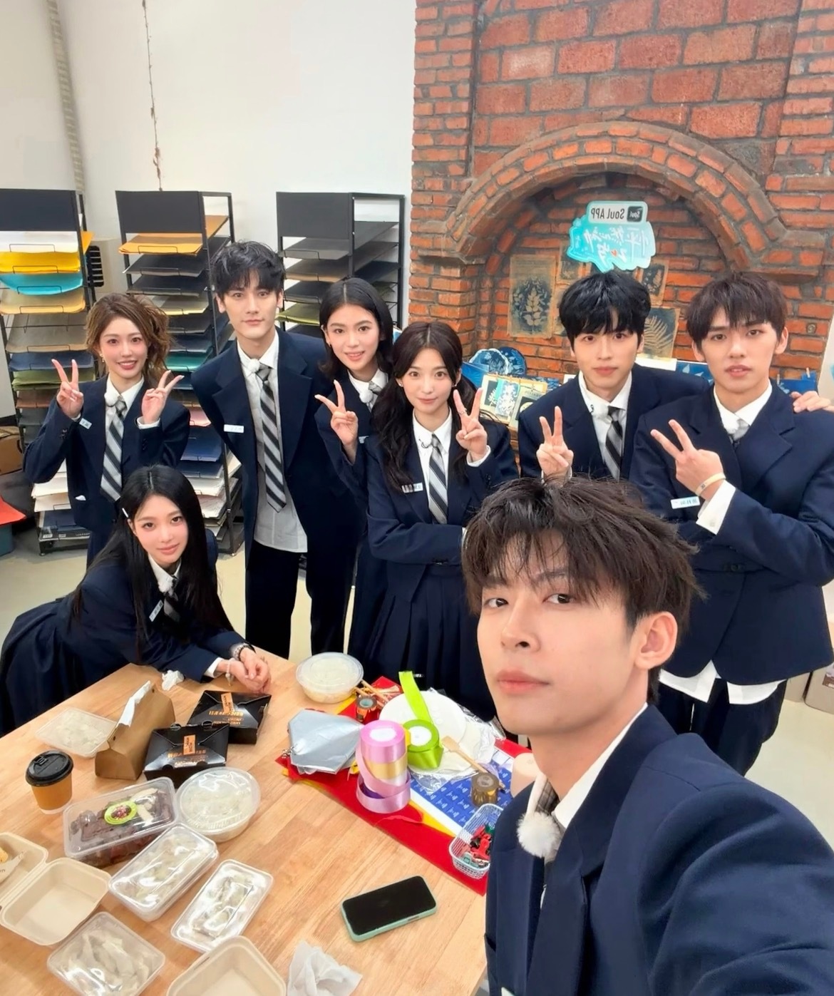 怦然心动20岁网红预备役这不是很正常的事吗只要没出道，就都算“素人”然后包装一下