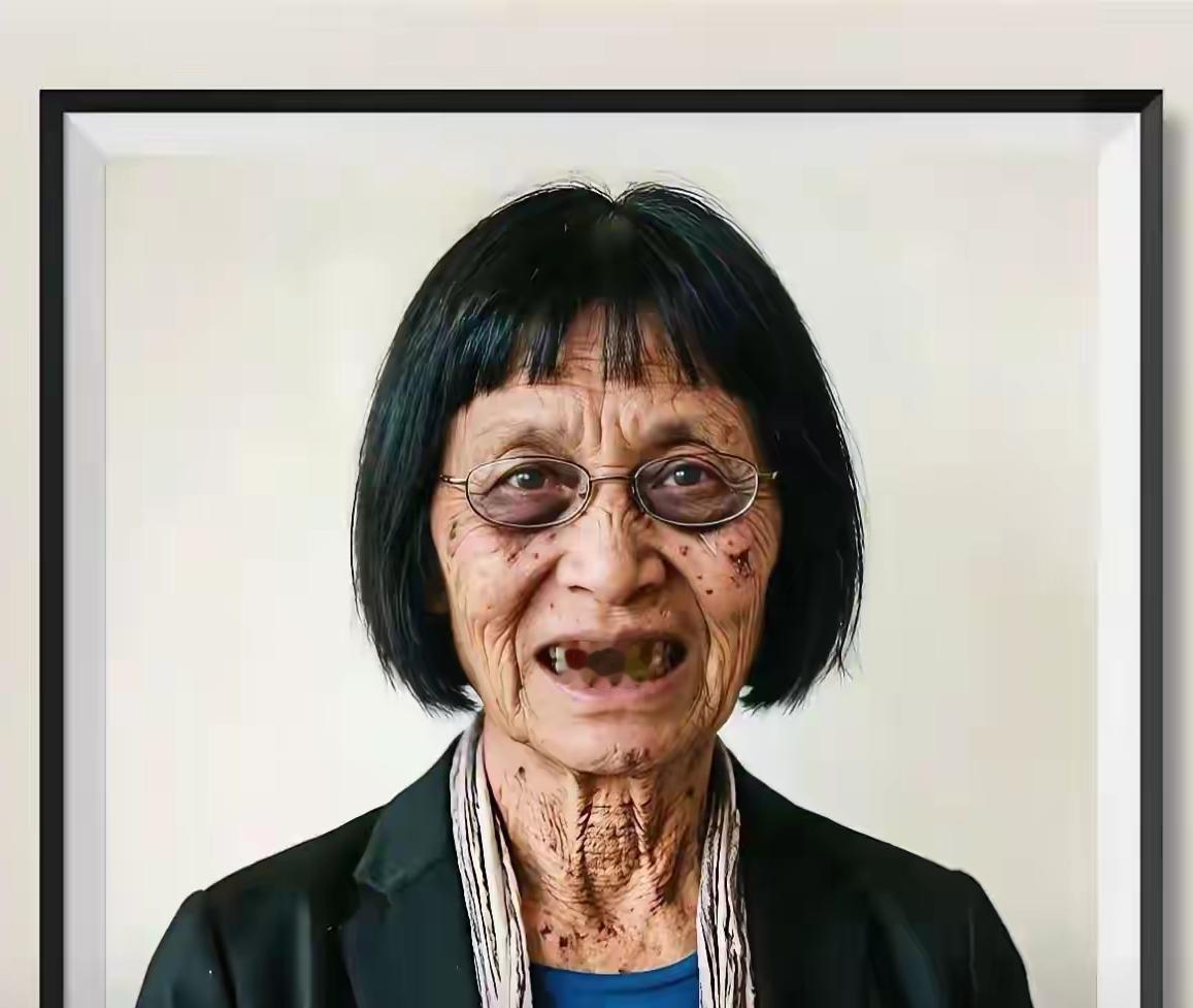 清华美院丁教授有资源有头衔，
本该好好做美育，结果画航天英雄体态臃肿、神态颓废，