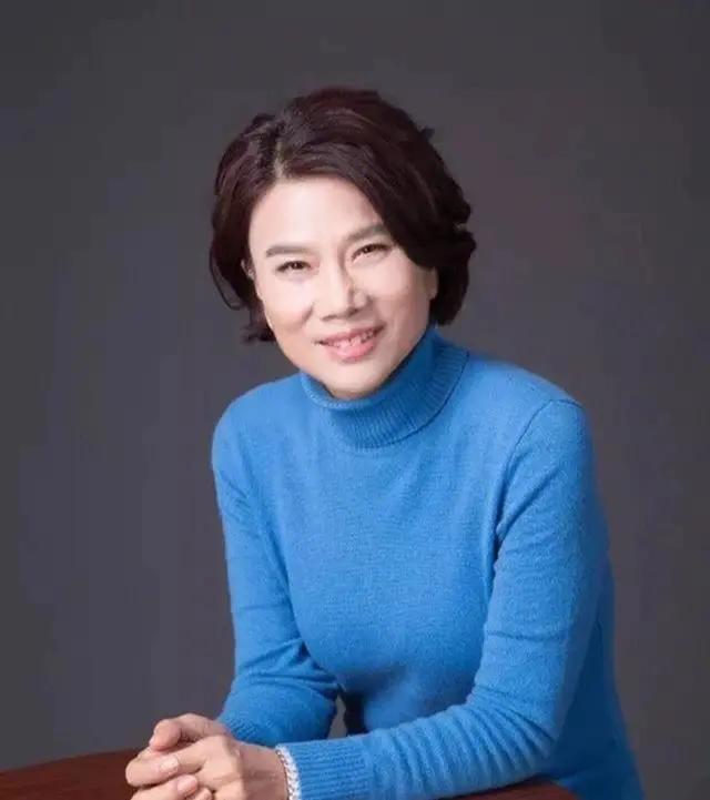 是谁羡慕了我不说，董小姐到了发年终奖的时候还是很大方的！竟然在大会上宣布要多拿出
