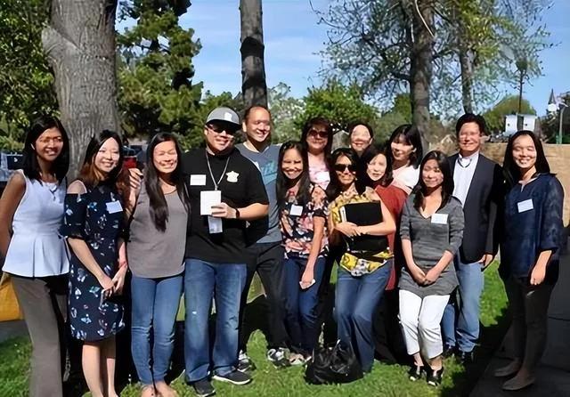 很多在美华人都有一个很现实的感受，凡是当年移民美国的华人精英，基本不出两代，就会