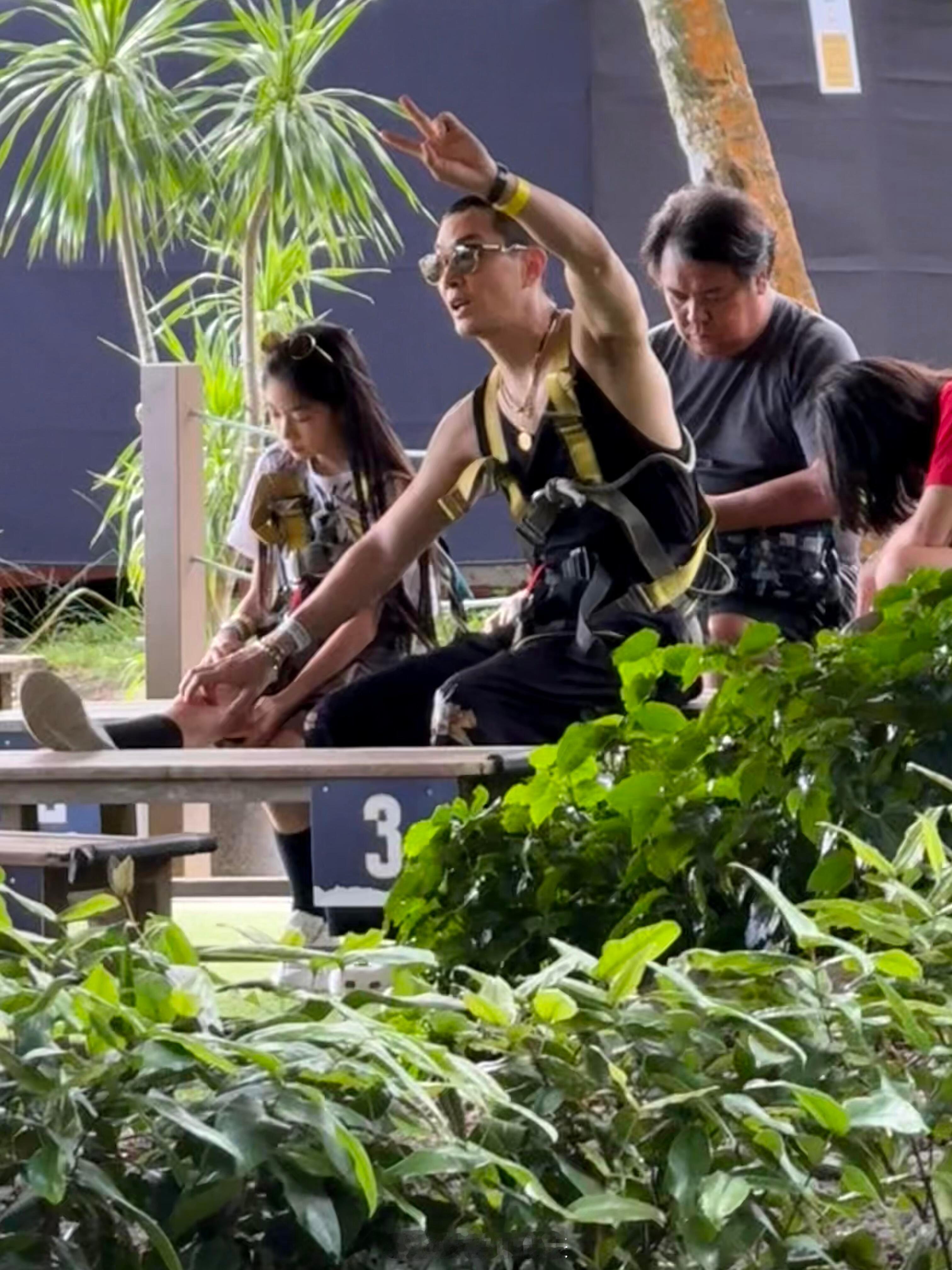 戚薇李承铉一家新加坡度假10岁Lucky长这么大了 新加坡偶遇戚薇李承铉一家，1