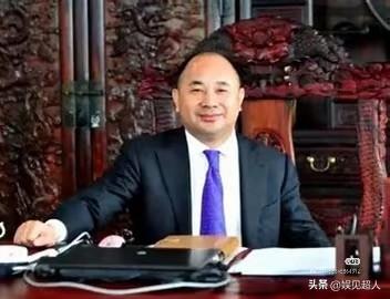 许家印被判了，最惨的“陪葬”兄弟，可能得数“世界铜王”王文银。

王文银是谁？ 