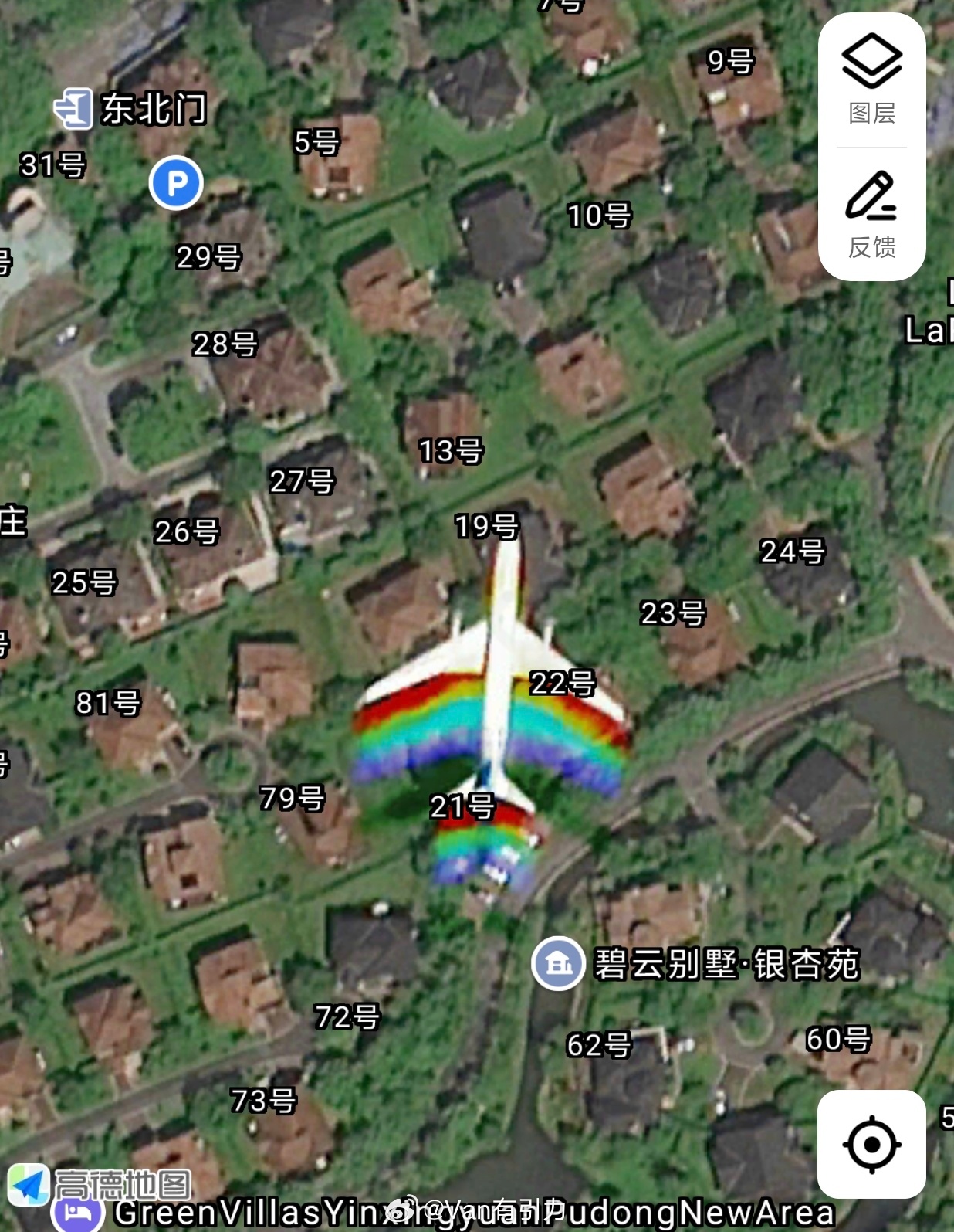 搜索上海某个位置，无意中切换到卫星图模式，就看到这个奇怪的东西……可能是我少见多