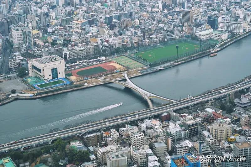日韩首战尽显亚洲足球进步，韩国韧性十足逆转捷克，日本两度落后逼平荷兰。两队旅欧球