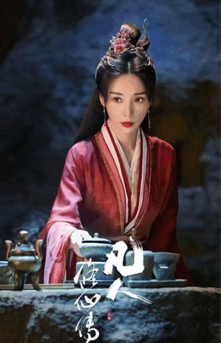 柳岩修仙剧里妈妈级别柳岩在凡人修仙传中饰演第一结丹女修士红拂，她身穿红衣，容貌秀