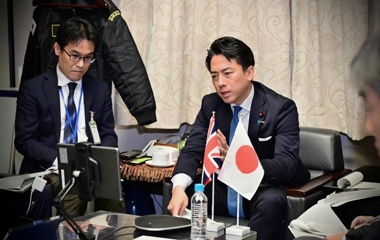 可笑！“贼喊捉贼”还找外援，真当世界眼瞎？
 
日本防卫大臣又搞幺蛾子！自己派F