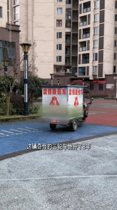 为孤寡老人免费剪发的托尼老师一理发师为孤寡老人义务剪发46年暖心托尼老师蒋德兵6