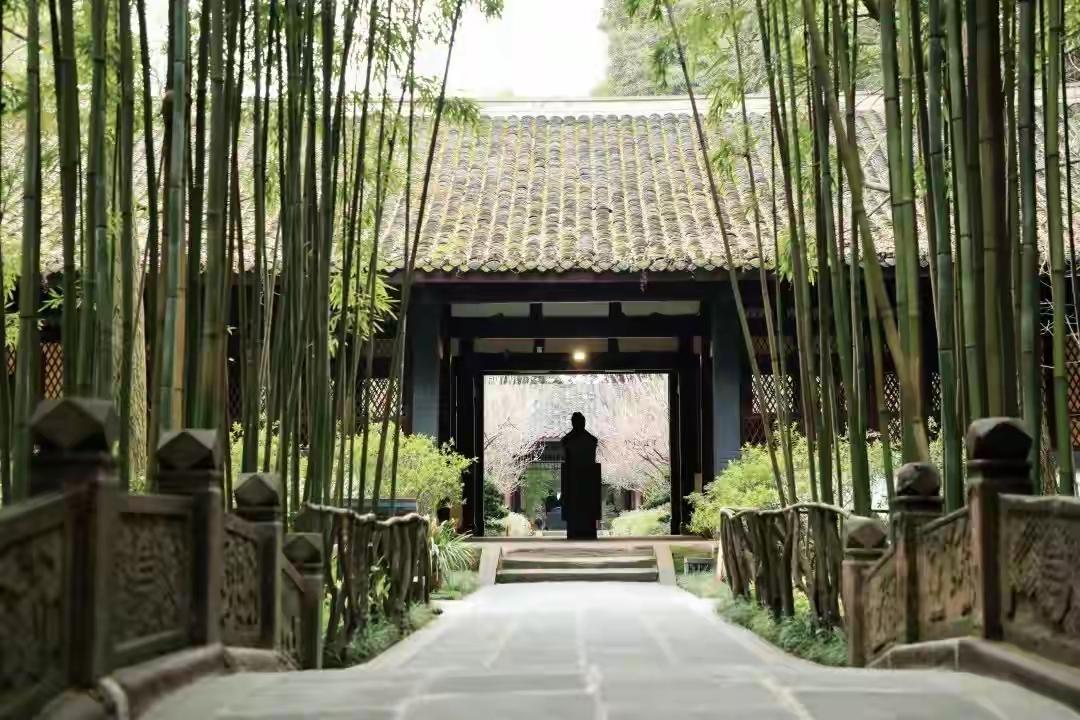 社交高手说：“两件事就能看透一个人：第一件事，旅行；第二件事，分钱。平时伪装得再
