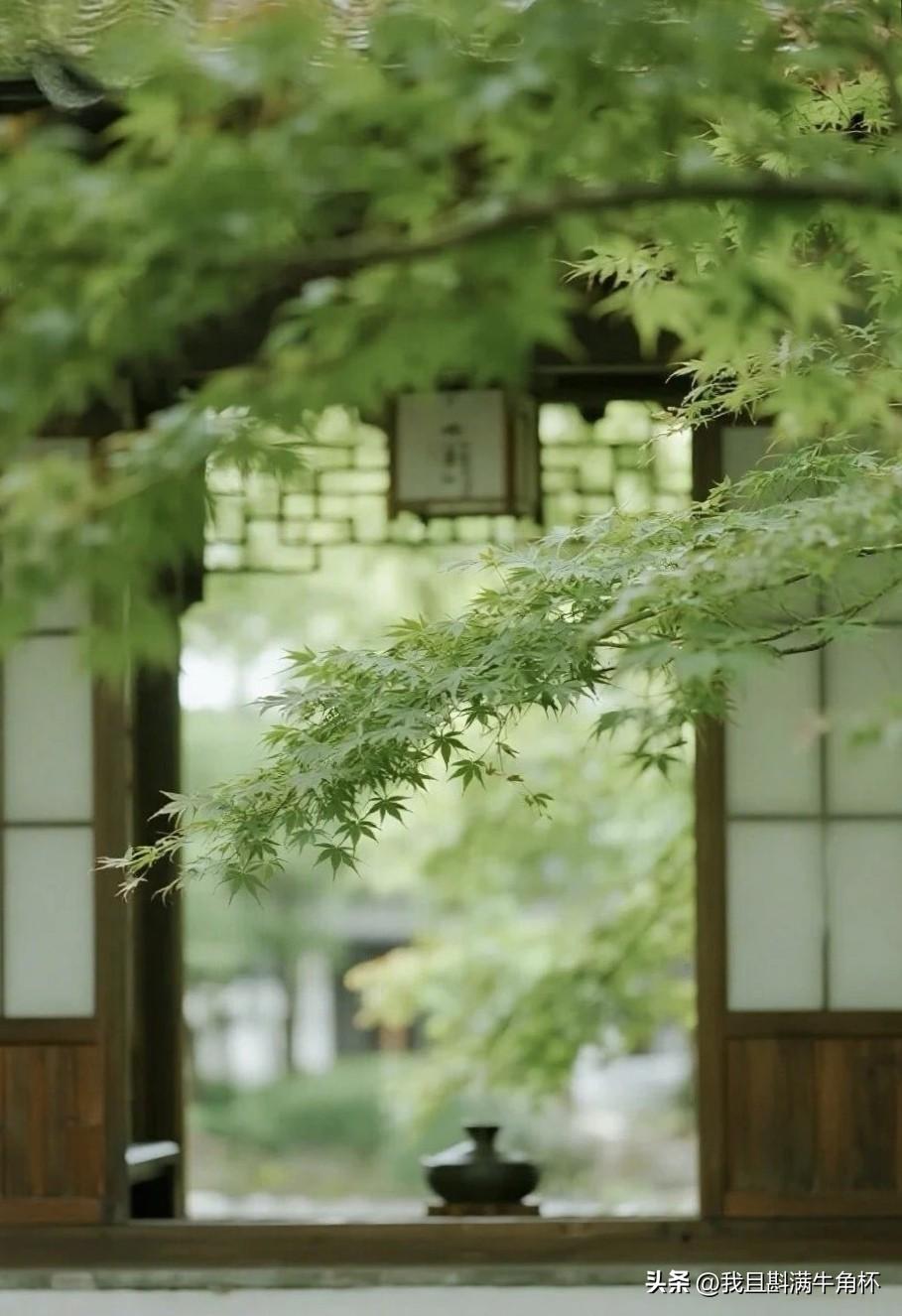 下联：一瓯清茶守本心
上联：有请雅士[玫瑰][玫瑰][玫瑰]