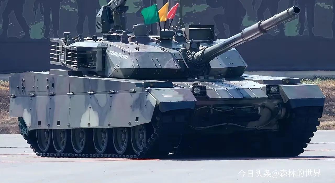 泰柬边境冲突一开始，泰国陆军出动了F-16战斗机，还用上精确制导武器轰炸柬埔寨军