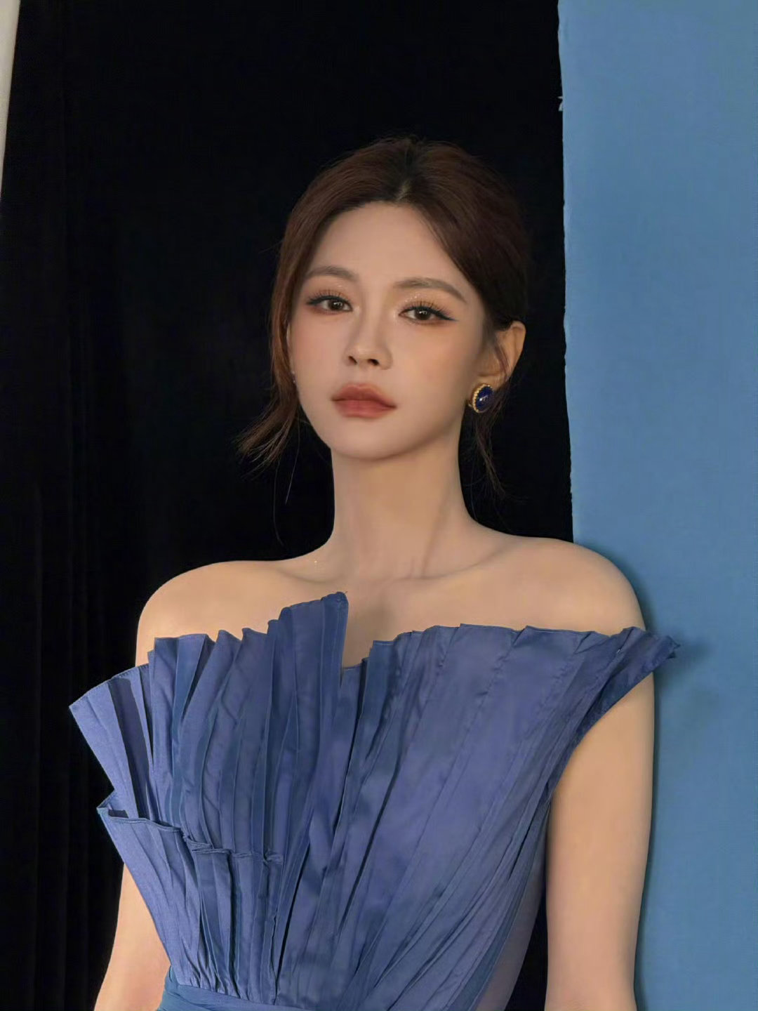 沈梦辰的暖心瞬间！多余的摘睫毛操作，可爱到不行～ 