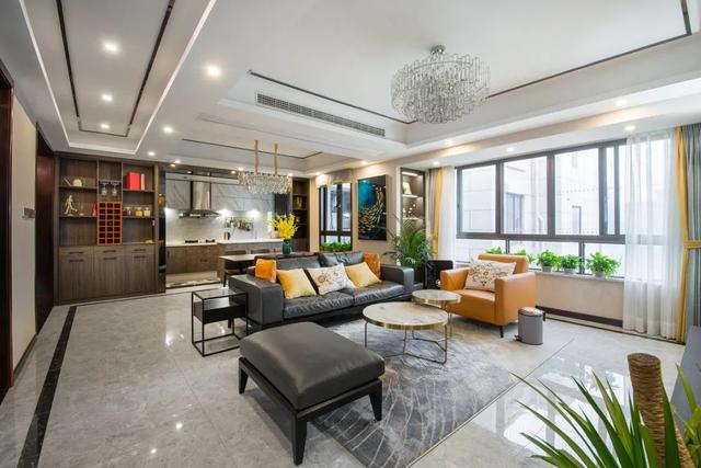 120㎡现代轻奢，深色家具+鲜艳软装，营造稳重又活泼的空间