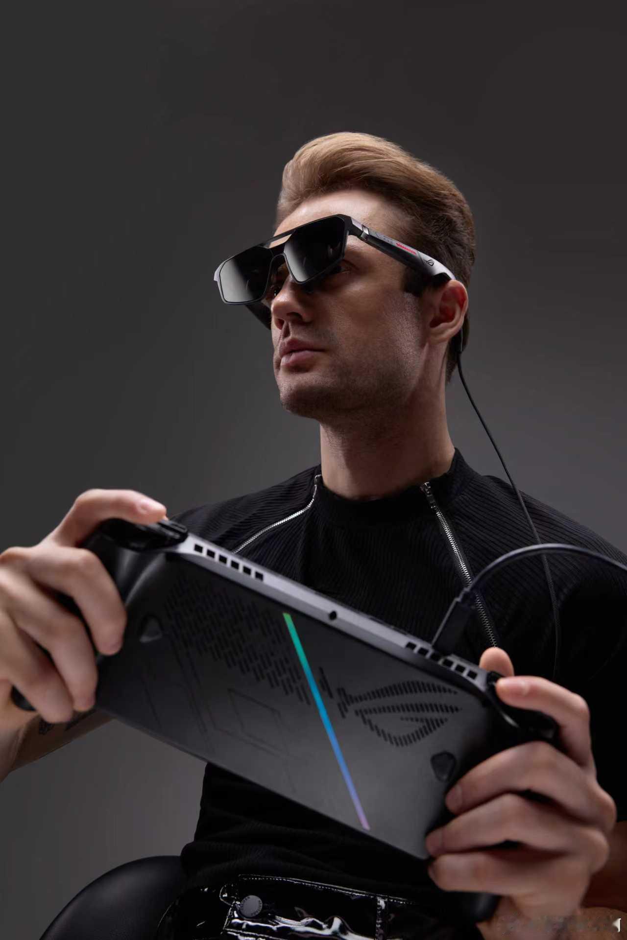 AR 眼镜和游戏其实很适配XREAL R1 和 ROG 掌机等平台都能连接采用 