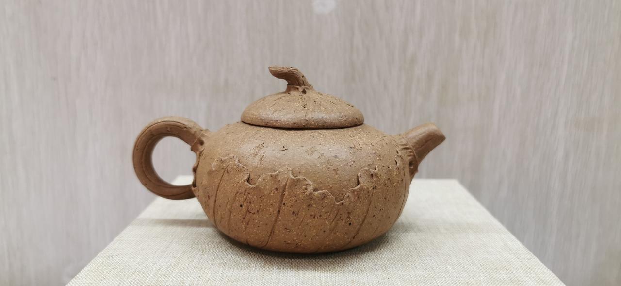 早期中国宜兴荆溪系列精品紫砂壶（网孔、约150cc）
好的紫砂壶是怎样的?茶生活
