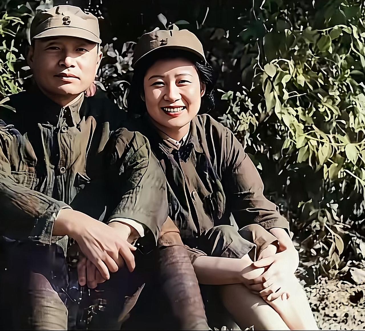 她是军中一枝花，结婚由陈毅元帅亲自批准，丈夫是一位开国将军，女婿是正国级。
考考