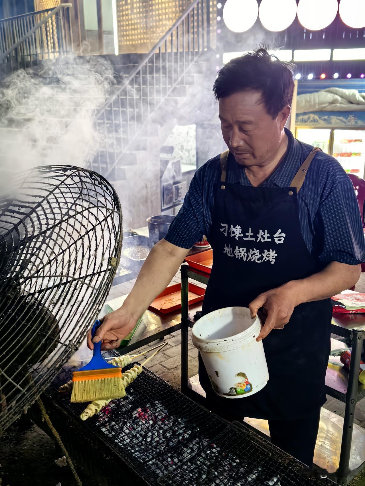 戈壁绿洲，兵团36团场。
褪去田间忙碌，团场职工的休闲时光，满是质朴温暖的烟火气