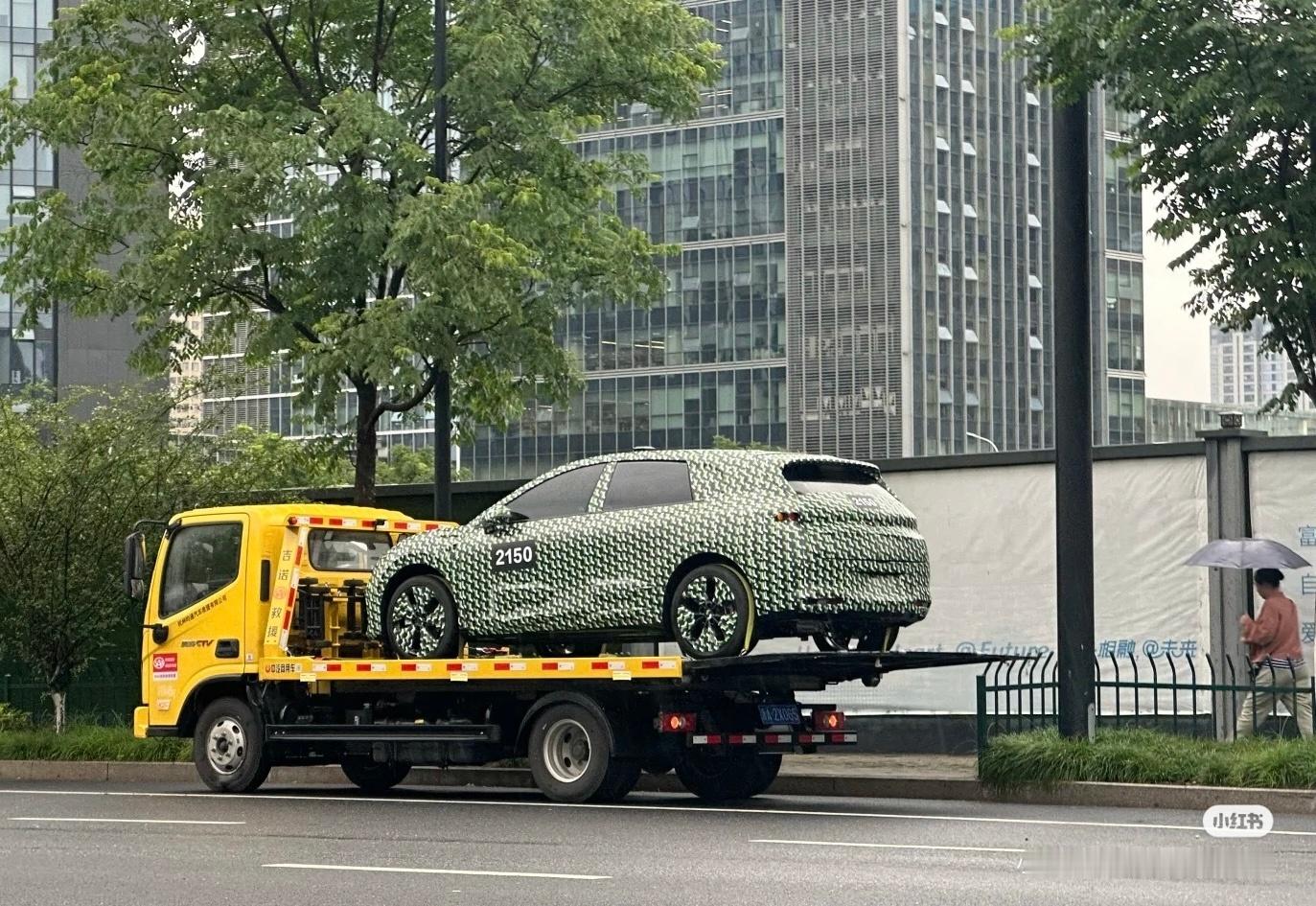 网传零跑B05谍照，这车算是个和比亚迪海豚类似的高顶两厢车，目前市场上这种产品推