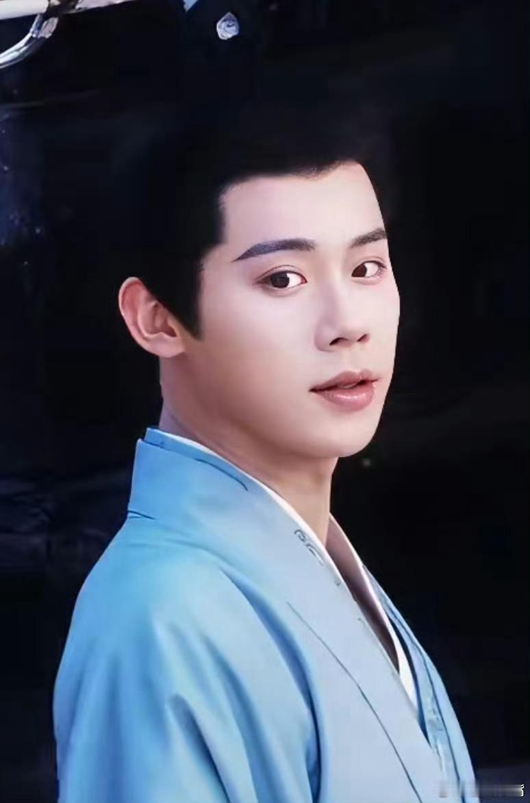 🍉郑晓龙翻拍《红楼梦》最新阵容领衔主演：张艺兴 饰演贾琏领衔主演：周奇饰 演贾