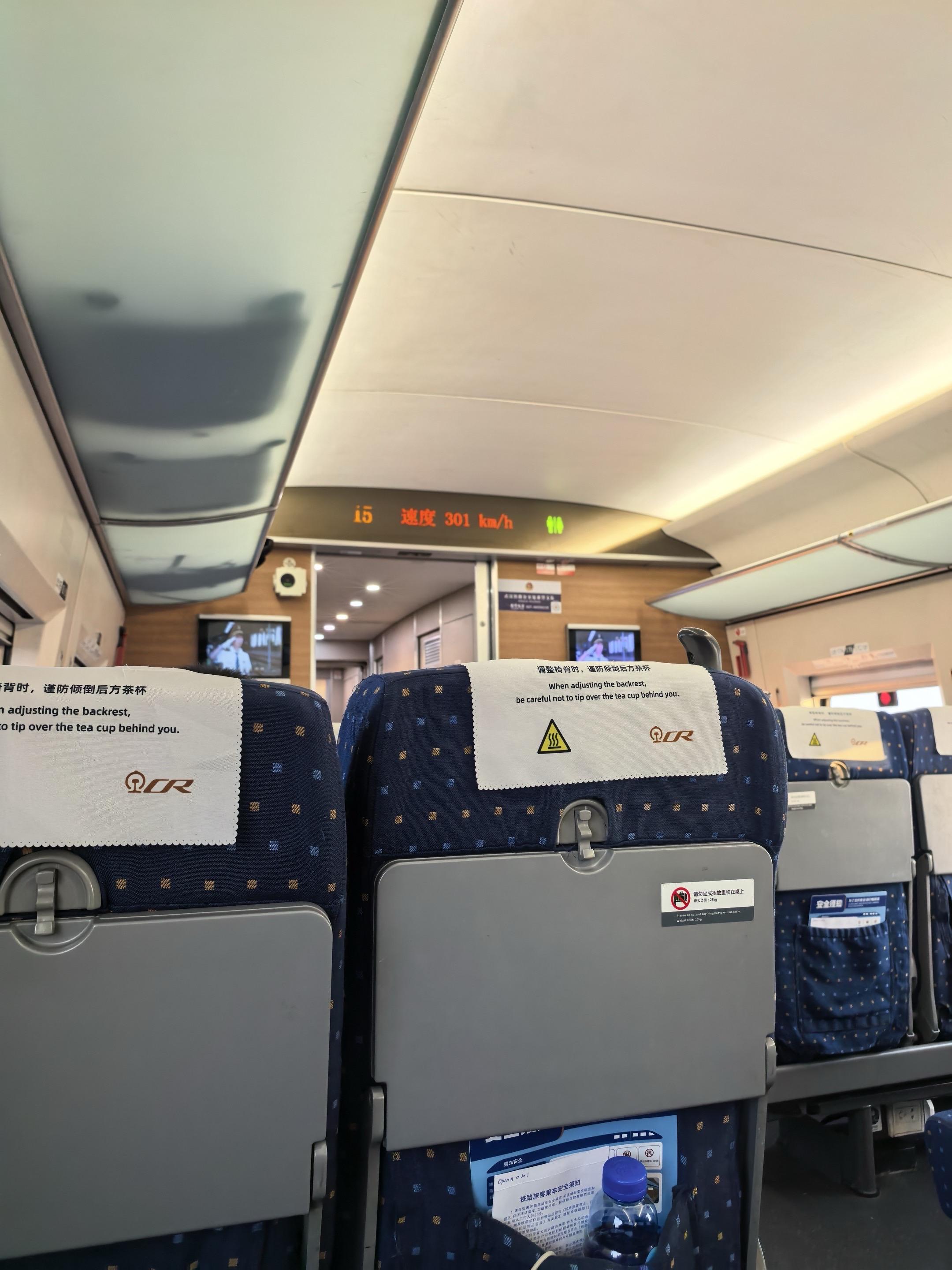 高铁偶遇。早早起来去济南出差一趟，高铁上遇见一位粉丝，他在武汉某研究所...