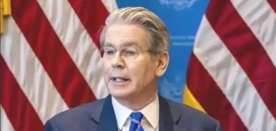 美国财长贝森特公开声称：世界没法承受，一个贸易顺差达到，一万亿美元的中国！
 