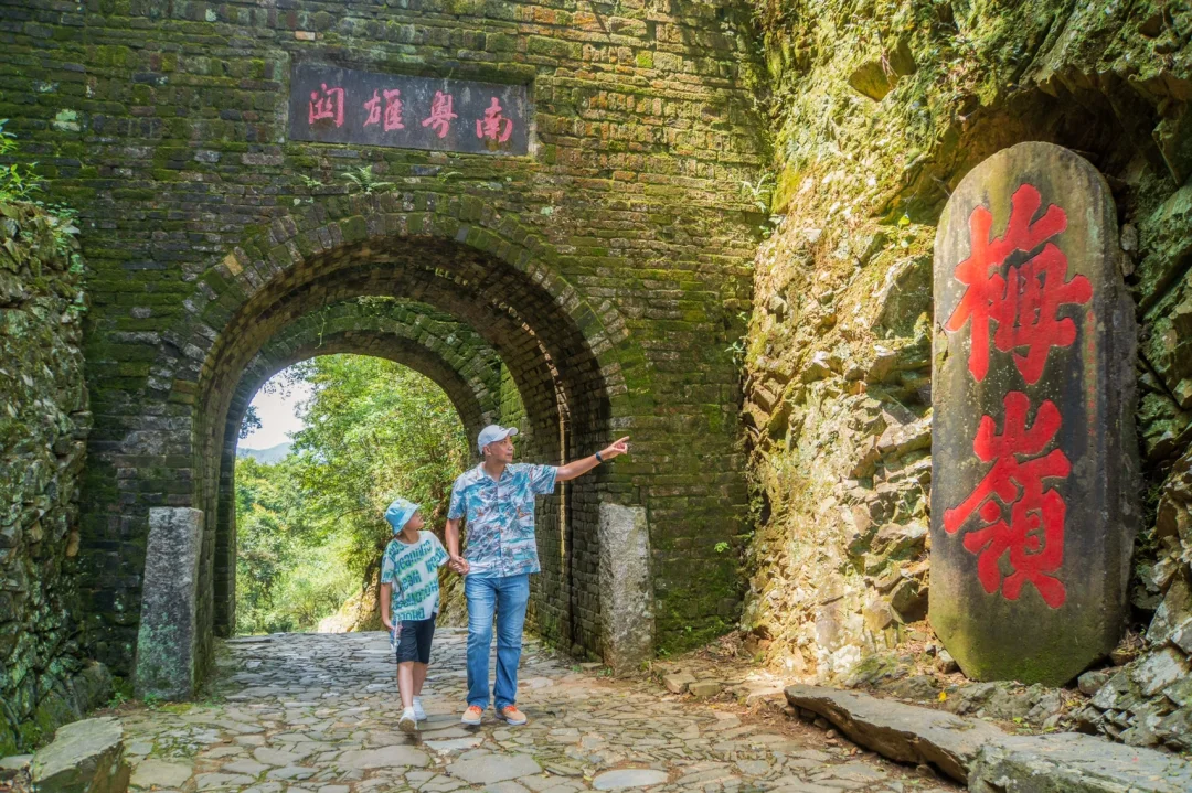 韶关旅游 | 梅关古道，一步跨两省