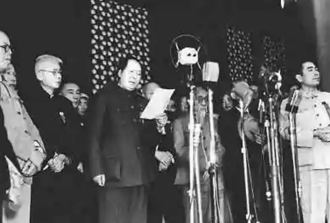 1949年10月1日，毛主席站在天安门城楼上，向全世界宣告新中国成立，可当时还有