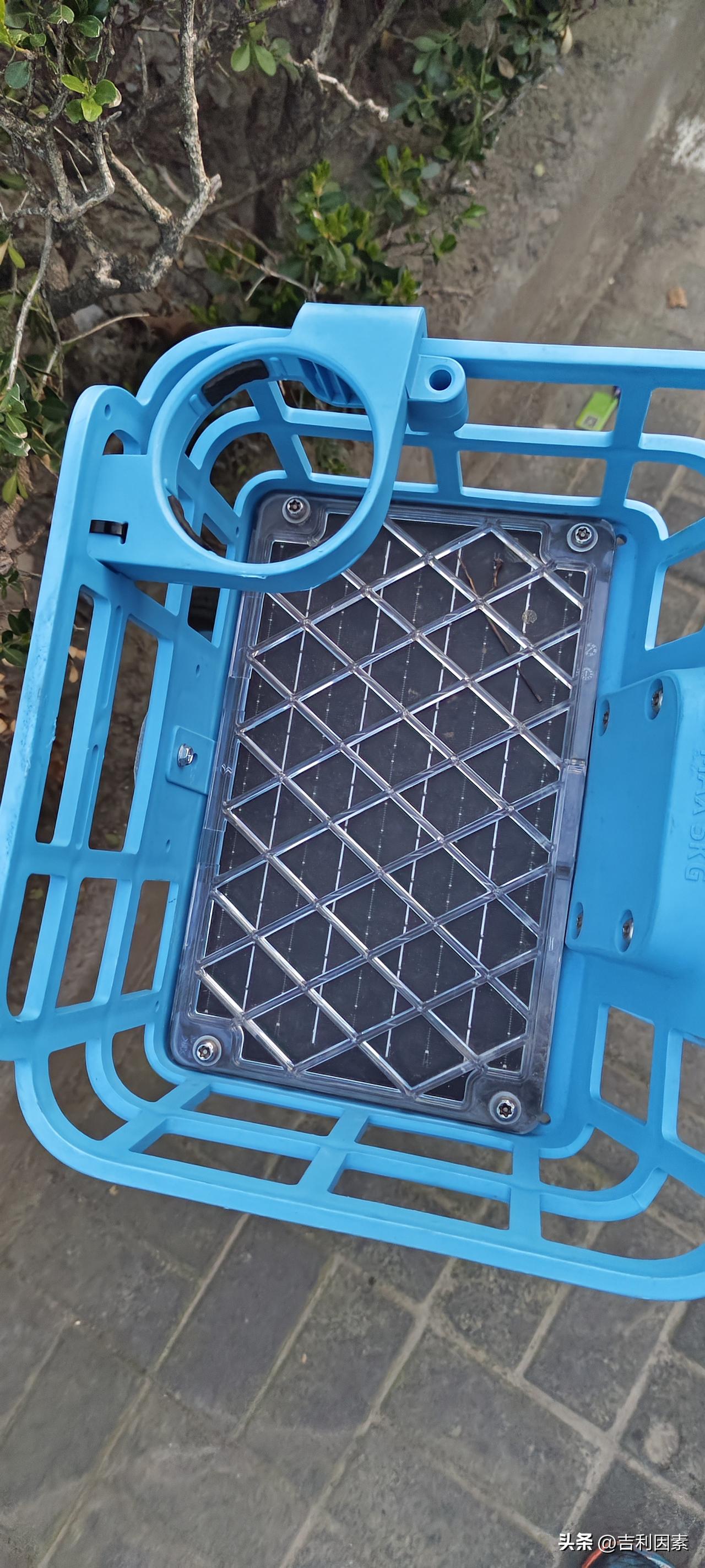 今天送孩子去课外班学习，不远，天气还有点凉，为了安全，依然选择打车去目的地。到了