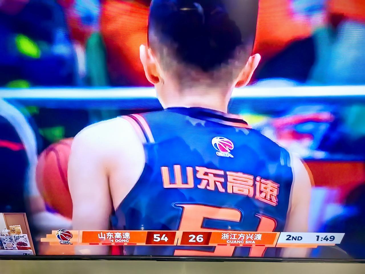 这是什么情况？山东高速主场面对领头羊广厦第二节没结束就领先20多分，这是什么剧本