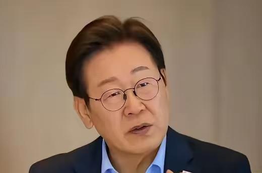 韩国外交部14日宣称，将与中国进行沟通，以降低中国针对造船商韩华海洋旗下美国相关