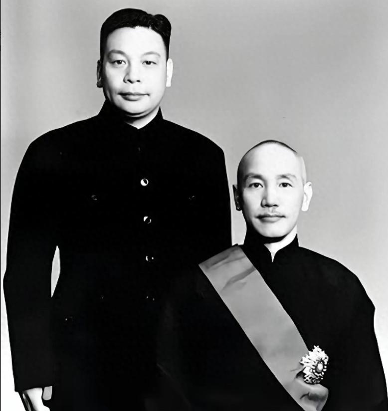 最近蒋家那个后人，又喊话想把两口棺椁迁回大陆，奉化那边连地都有人提过选好了。我只