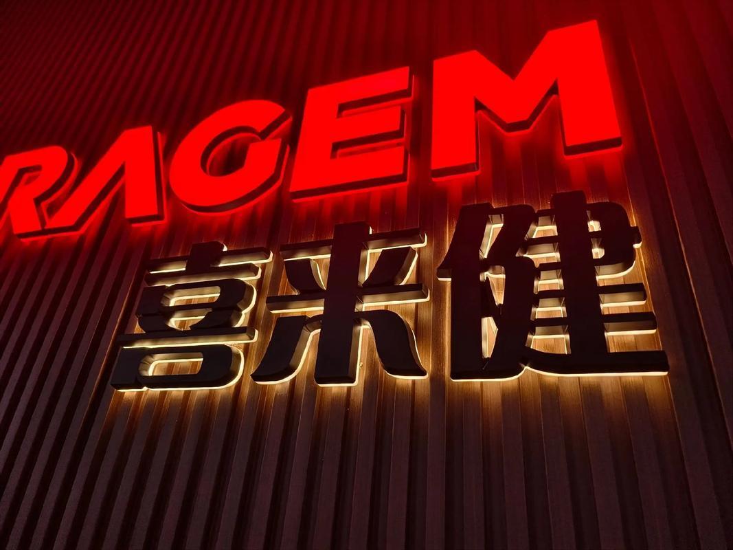 上联：霍去病
下联：喜来健（无情对）一种健身器材品牌。