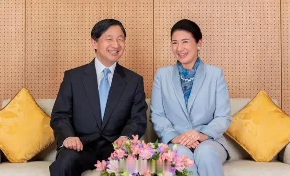 德仁天皇访英前罕见表态，承认日本王室陷入了继承危机:“皇室男性成员的数量正在减少
