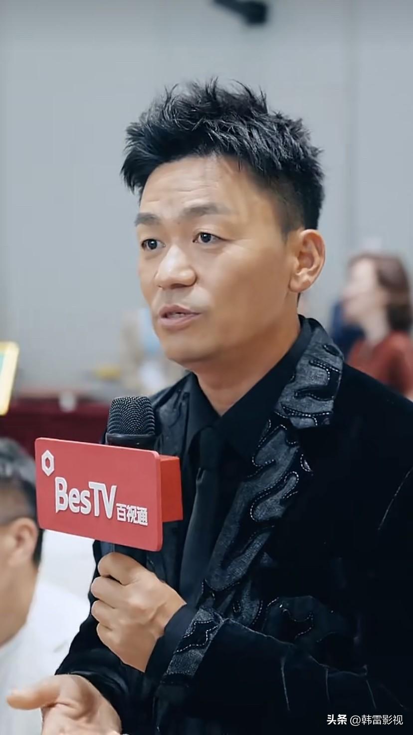 期待，43岁的王宝强又要凭借《狠家伙》大获全胜了。
他近日开机的《狠家伙》主创阵