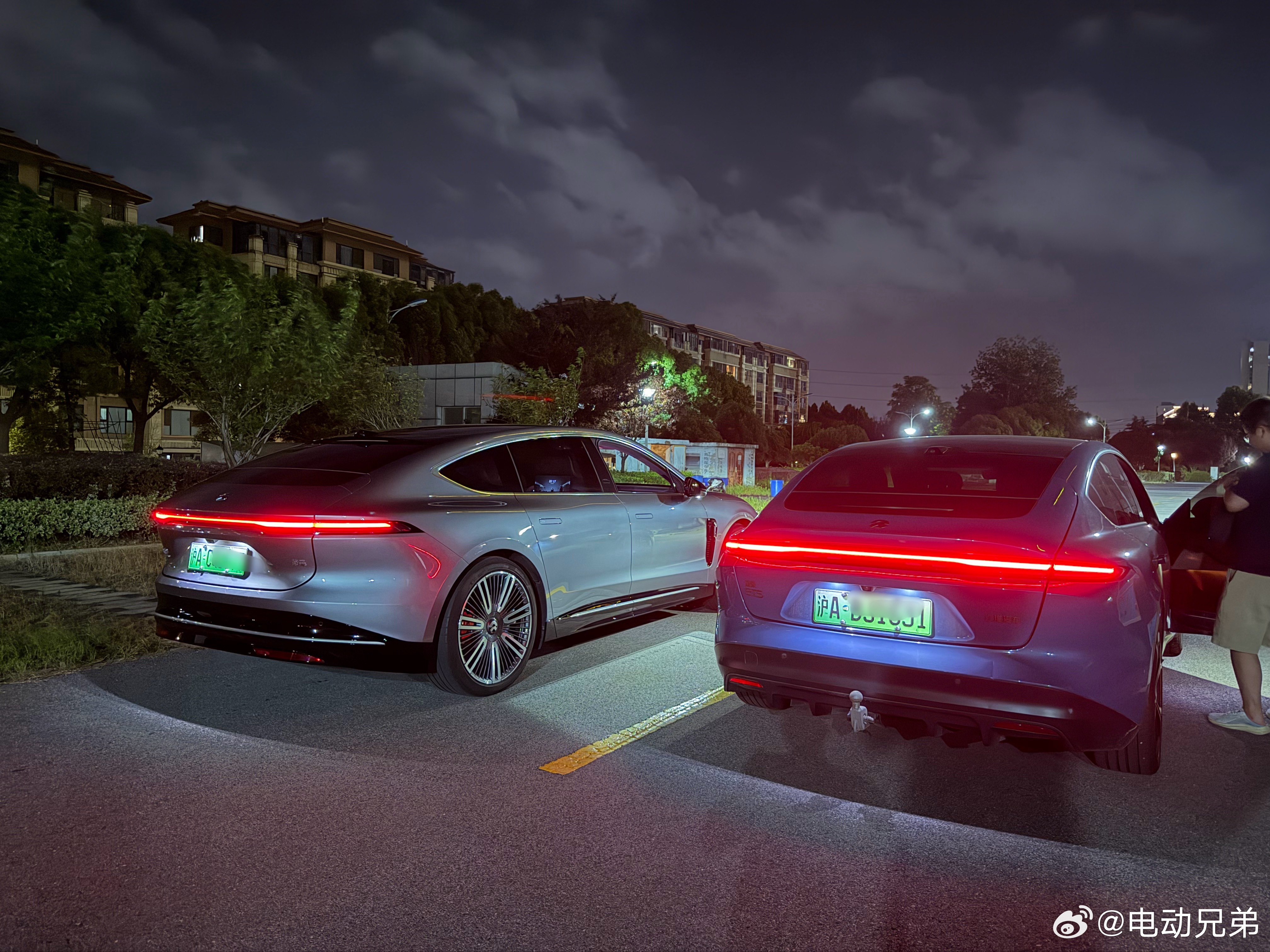 ET5的设计语言至今毫不落后，ET9还应该再向前迈进一步。电动兄弟