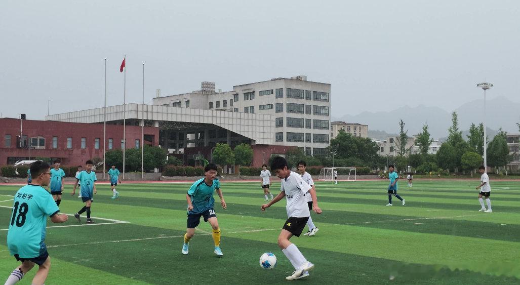 房县校园 房县思源实验学校：向阳花开绿茵场 五育并举谱新篇校园房县十堰爆料 房县