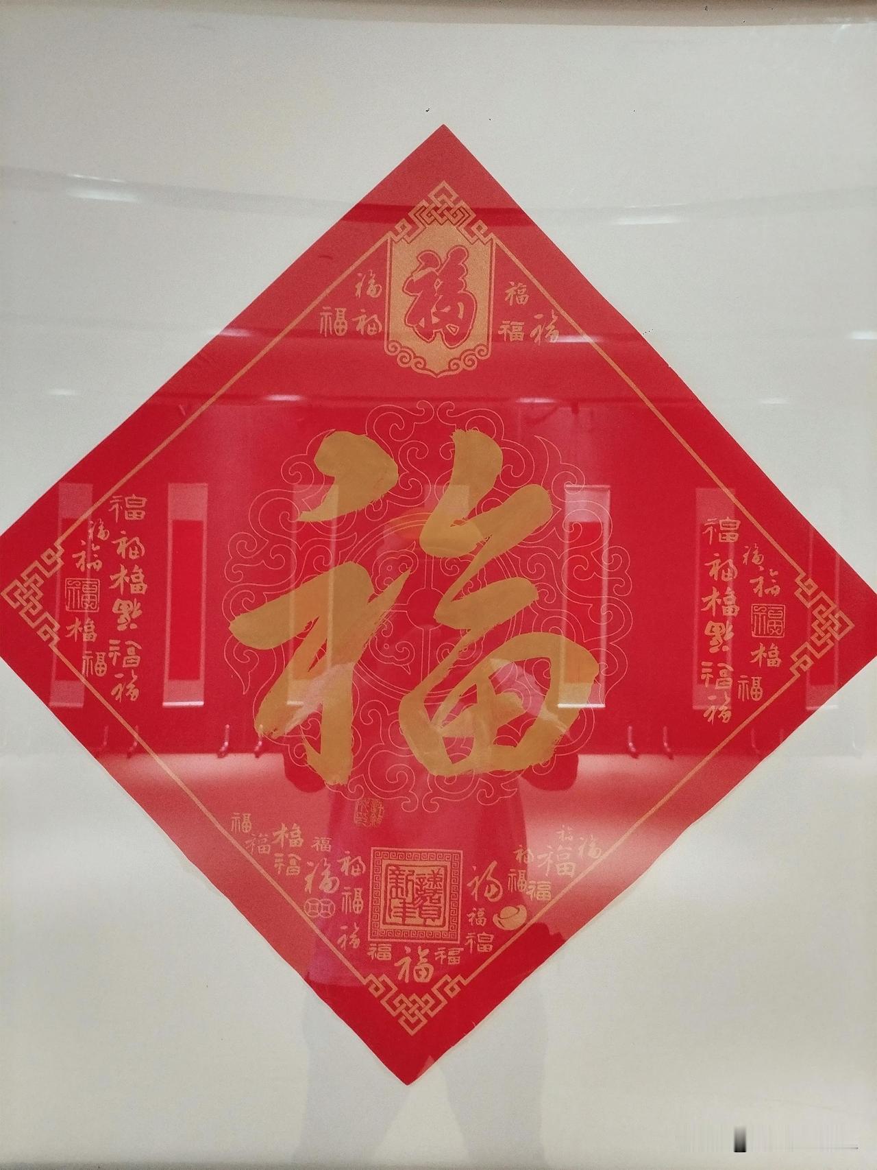低调中藏着的高调。
在人类社交中，人们往往对那低调的人不屑一顾，甚至门缝中瞧不起