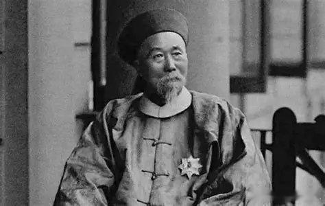 清朝乾隆年间，发生了一件稀罕事儿。总督尹继善和巡抚庄有恭这两位封疆大吏，竟自掏腰