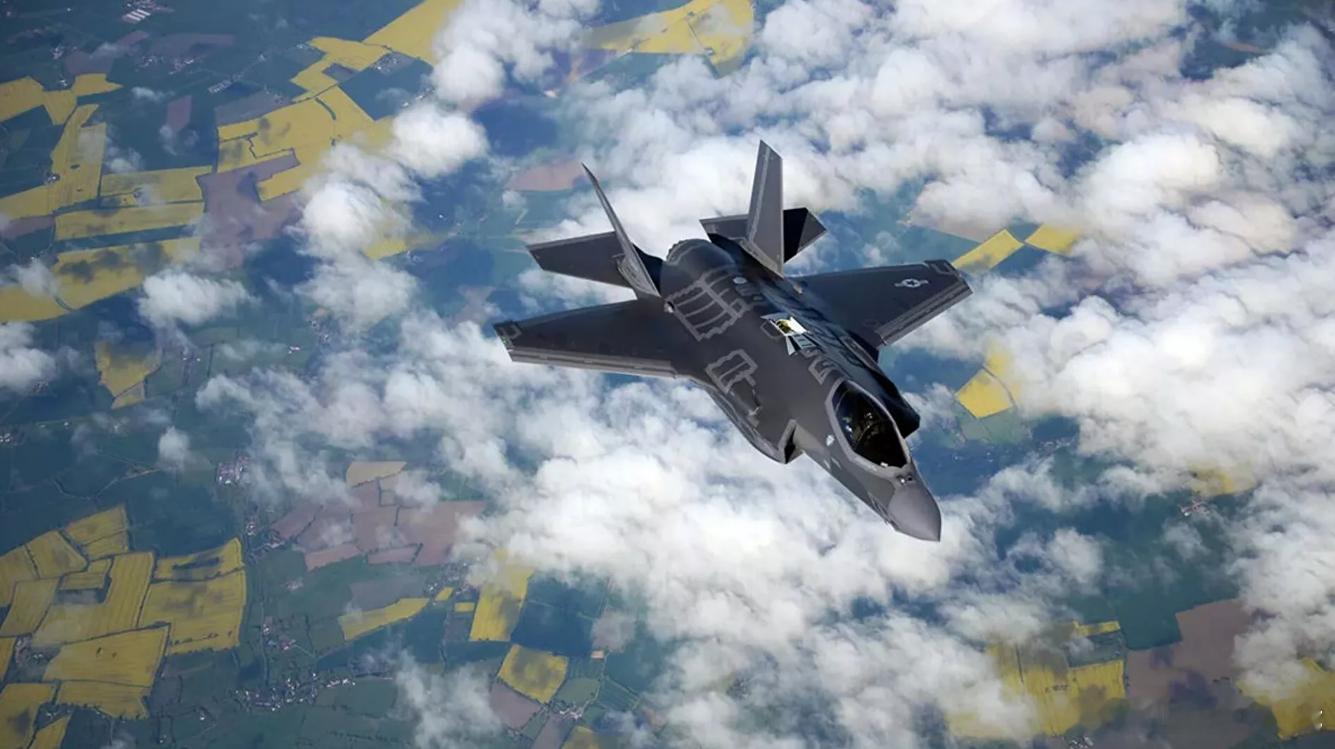 美空军称拥有1558架有人驾驶战机才是安全的，现在有300多架缺口2026财年，