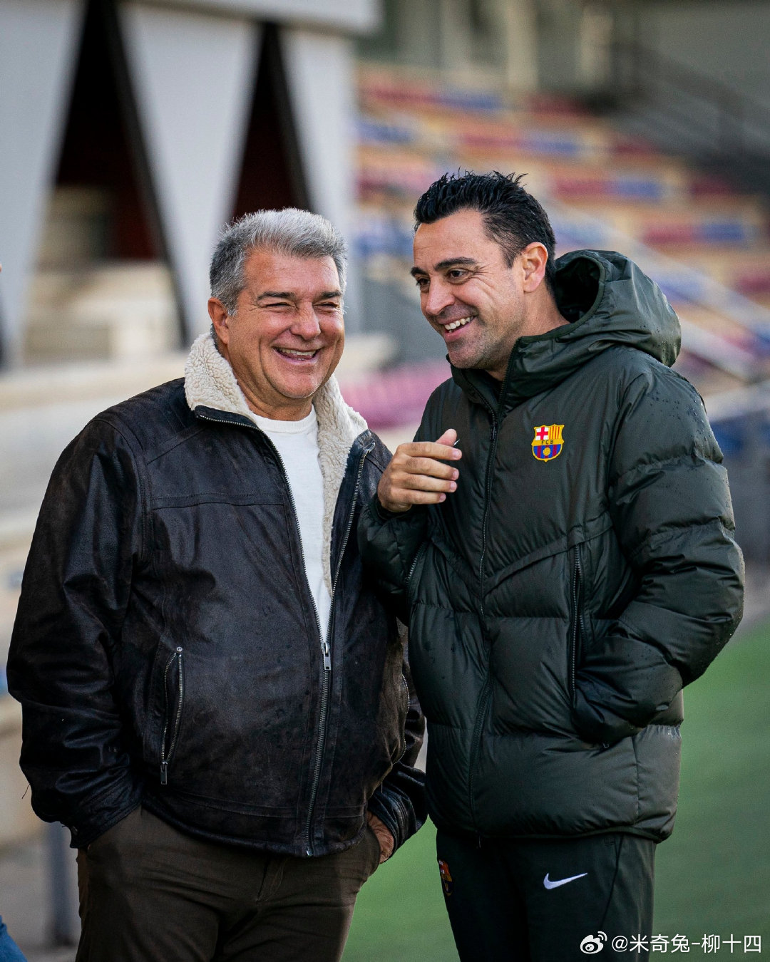 哈维在这个时点上爆料梅西无法回巴萨的原因是拉波尔塔和他的团队，我的理解是：哈维并