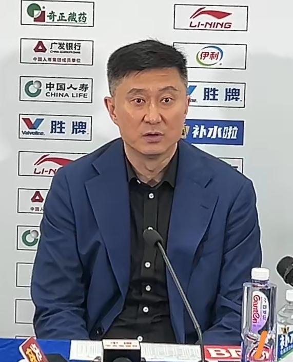 “不遗憾，总冠军每年只有一个，很多队伍还没拿过总冠军，广东拿过11个总冠军！”C