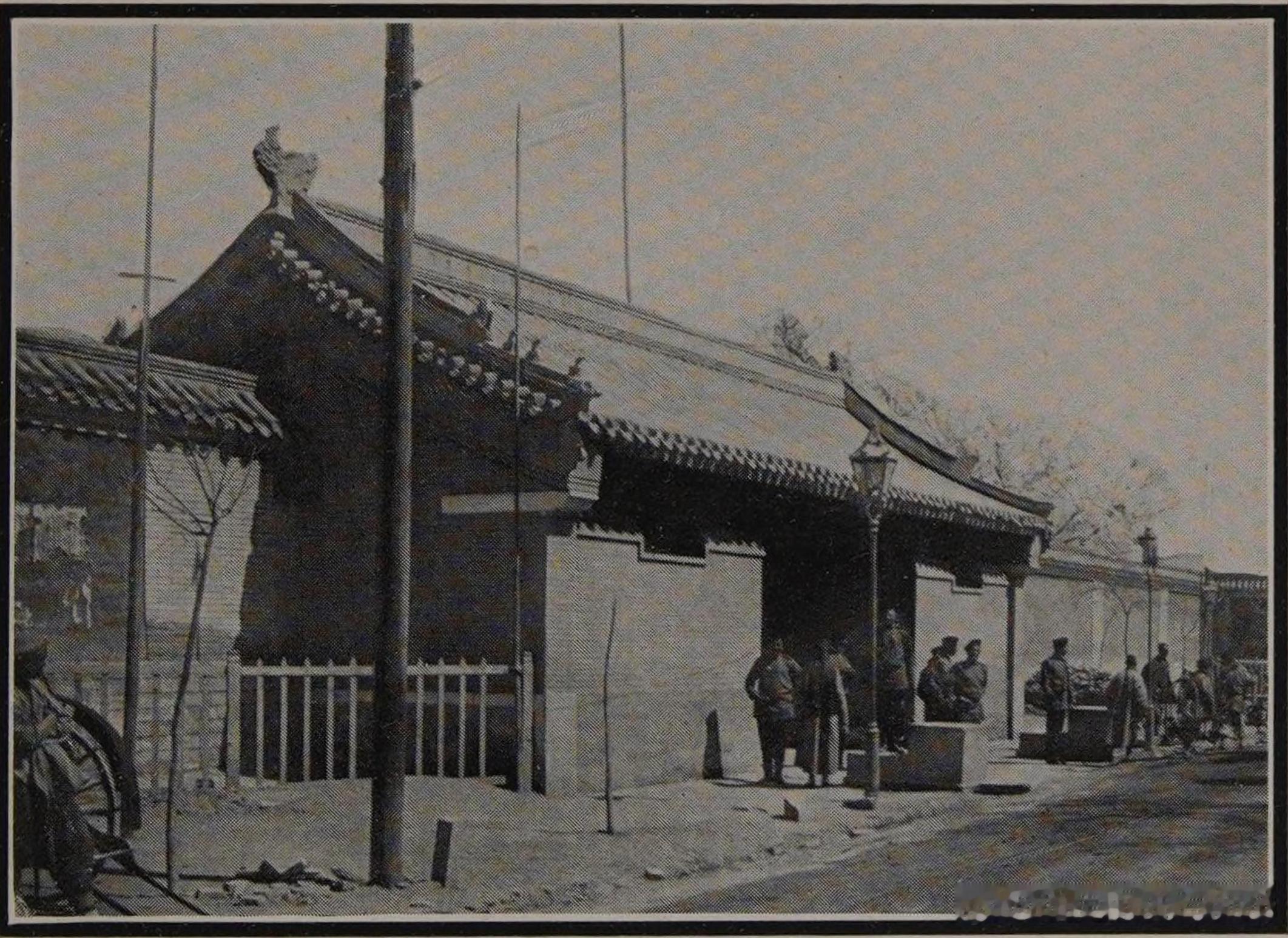 1900年北京法国公使馆门口 