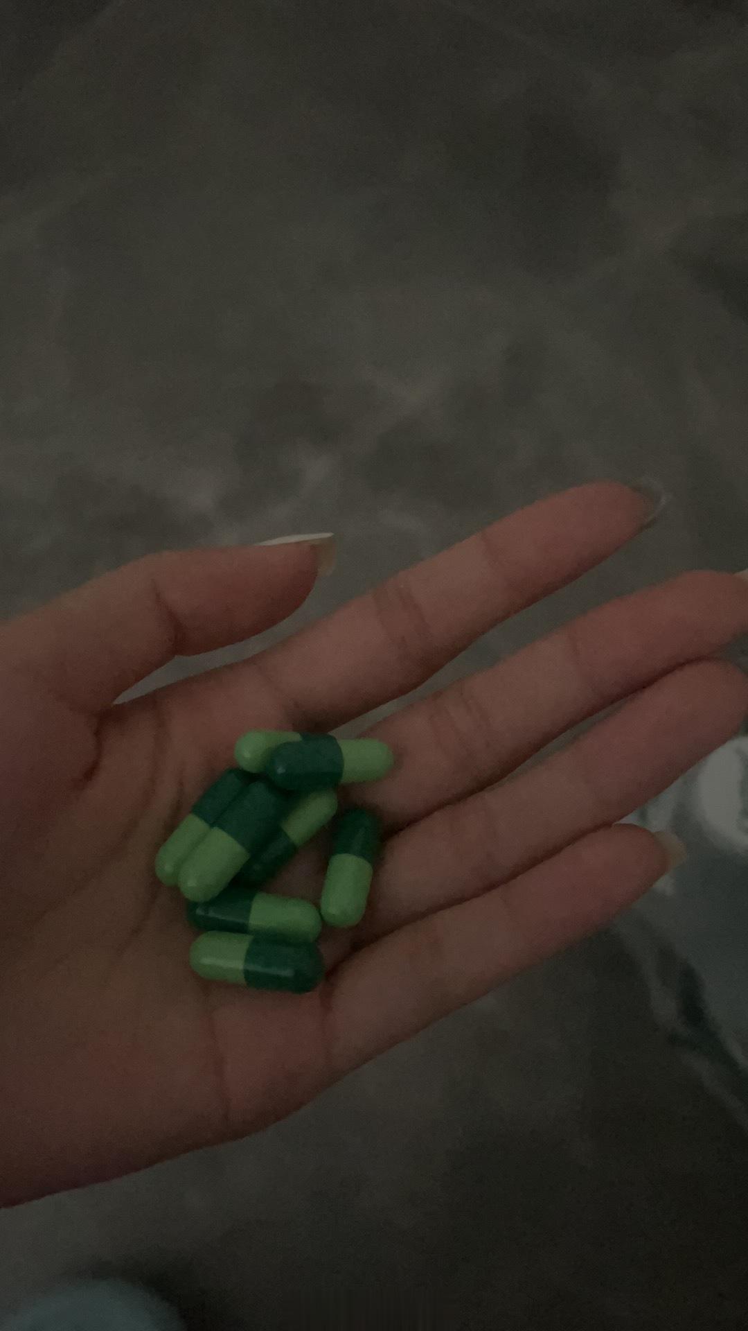 胃疼的第四天 咱讲话了 一次8粒是真的吗[跪了] ​​​