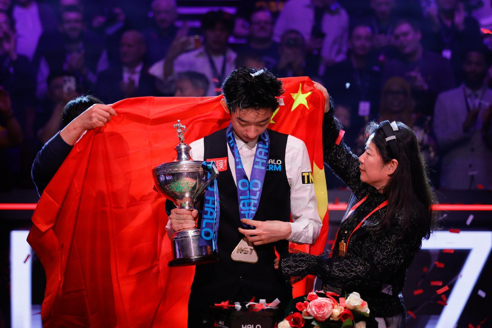 母爱无声，却响彻一生向每一位伟大的母亲致敬，母亲节快乐斯诺克  cr：世界斯诺克