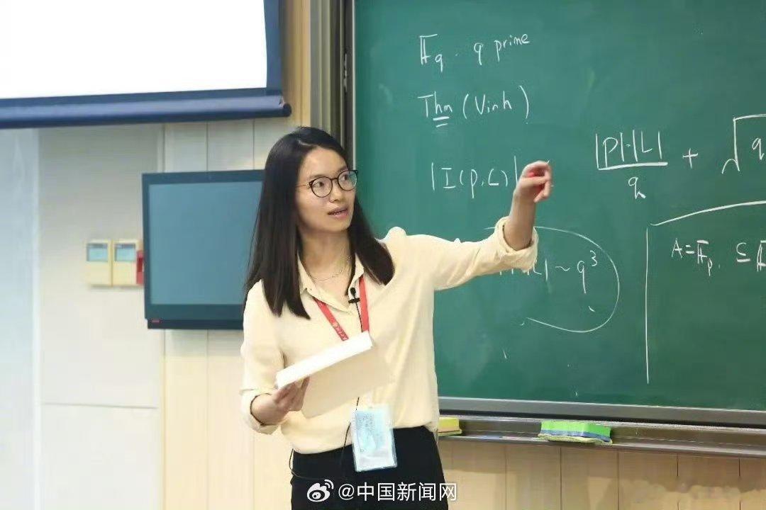 菲尔兹奖 2026年7月23日，中国数学家王虹、邓煜在美国费城举行的国际数学家大