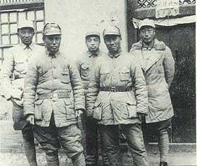 1940年，左起：罗瑞卿，吕正操，彭德怀，朱德，聂荣臻在山西的合影。