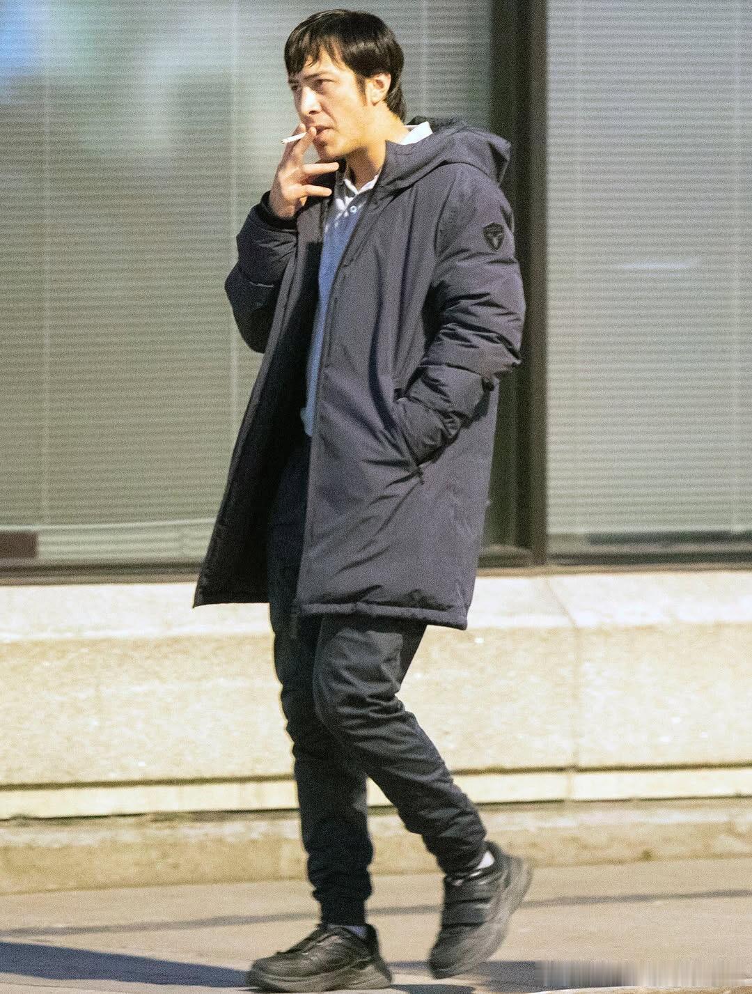 《巅峰对决》哈德森新片路透 这个发型到底在定什么型 