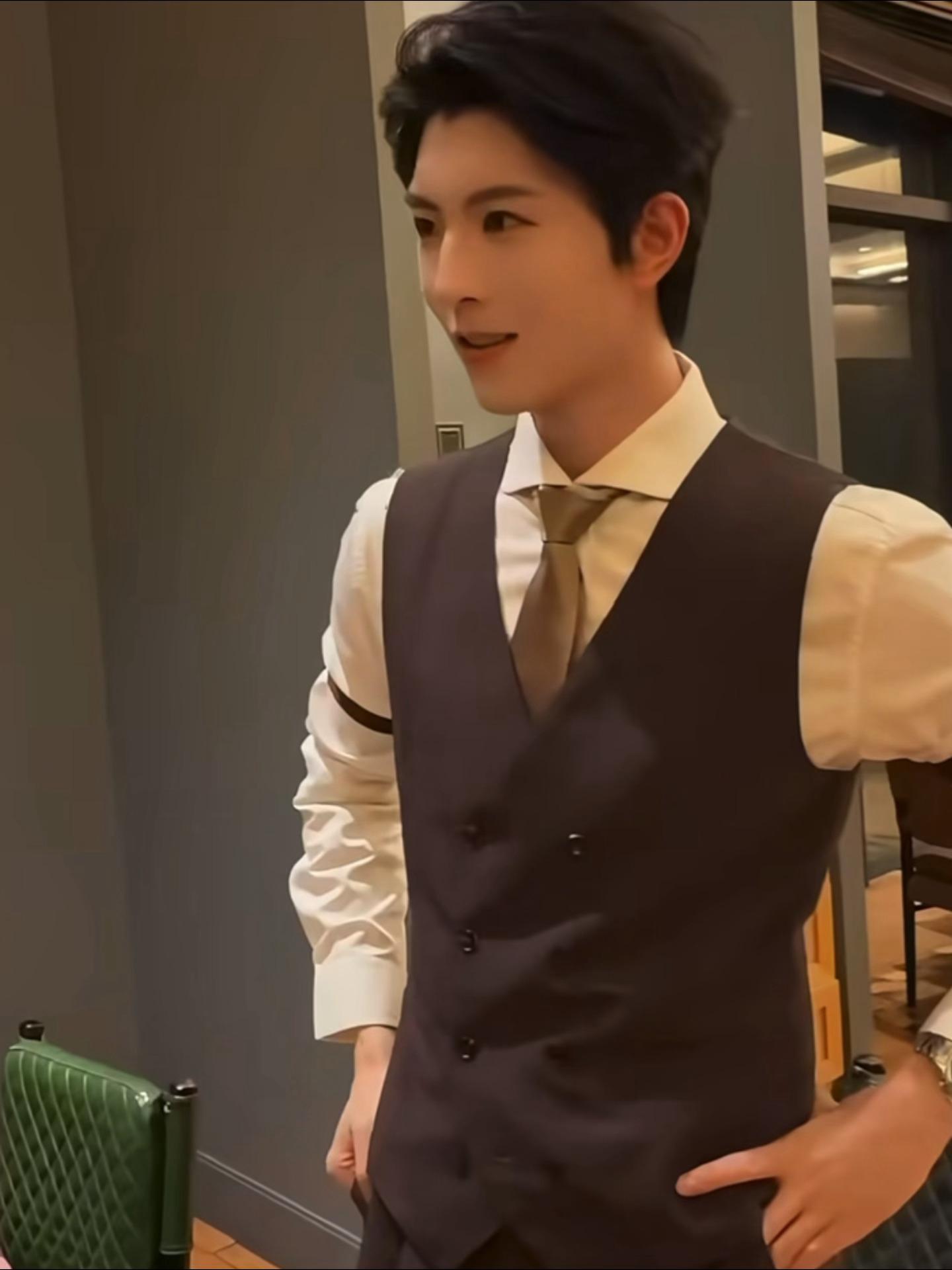 哦莫 