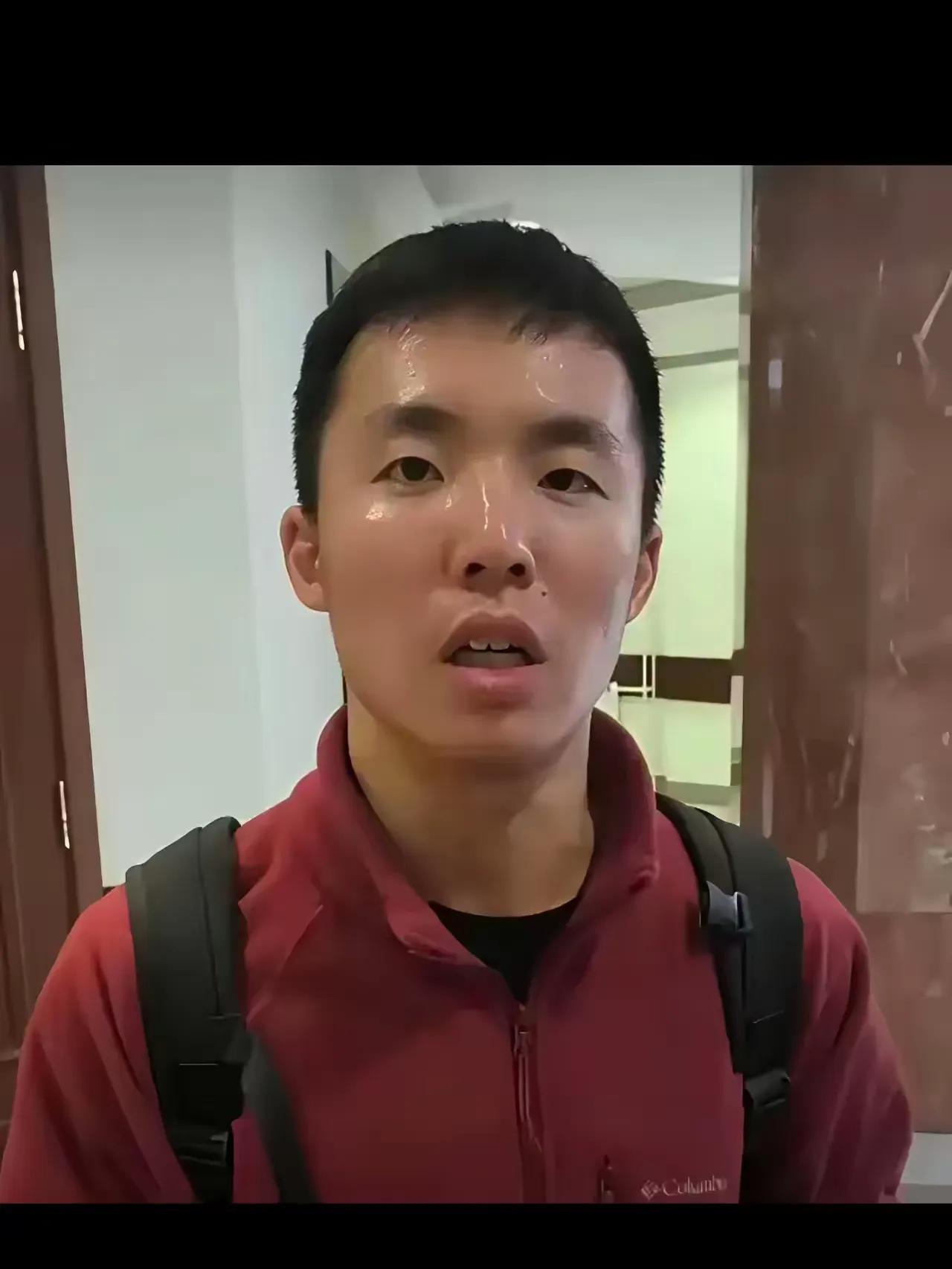 那个穿小日本旭日军装的那个陈什么来着？我觉得他其实出现这种问题，就是网络圈层，包