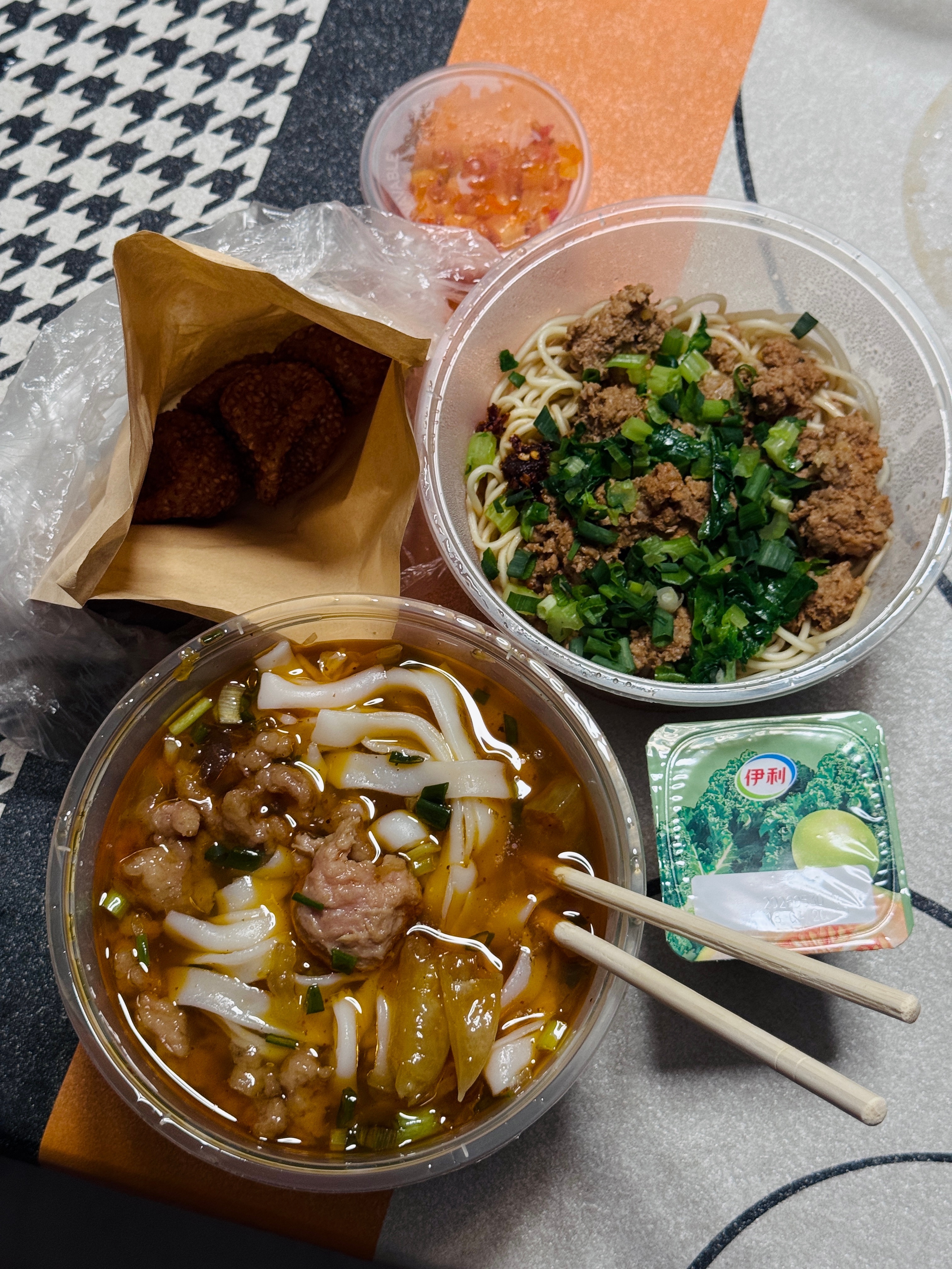 早上空腹体重56kg，（到底谁在以为我只有8.90斤？）湖北的早餐就是最顶的！一