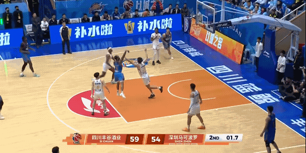 四川男篮半场61：54领先深圳男篮，这太令人意外了，难道四川男篮加工资了还是加奖